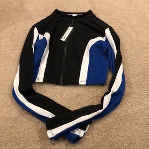 Cropped active shirt